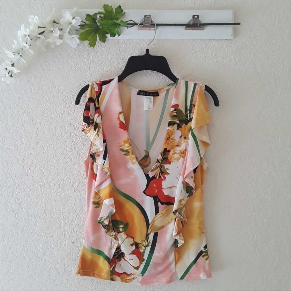 One by One sz:S Bold Floral V-Neck Flutter Partial Sleeve Blouse Top